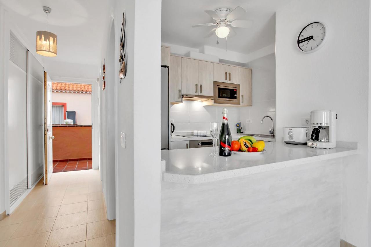 Top Floor, Sea View, Huge Terrace, Heated Pool, Garage Los Cristianos  Exterior photo